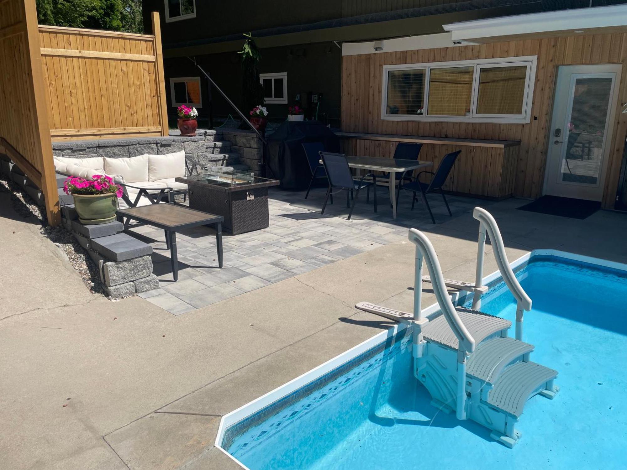 Bright Poolside Walkout Two Bedroom Basement Suite In The Okanagan Penticton Exteriér fotografie